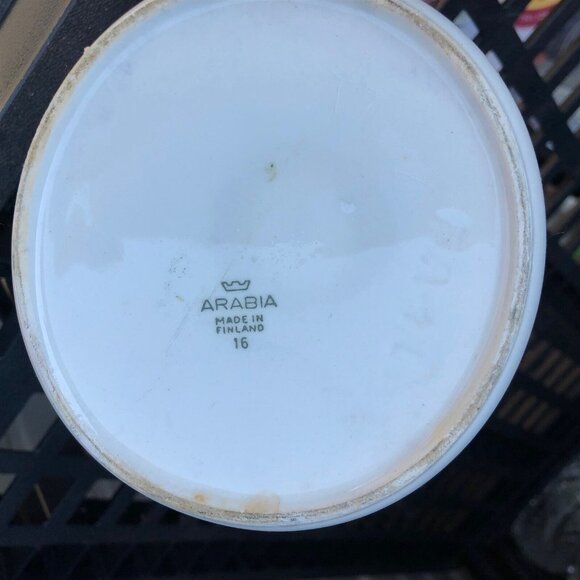 ARABIA FINLAND LARGE 6" WHITE PITCHER CREAMER PURPLE & YELLOW DAISY - Picture 5 of 5